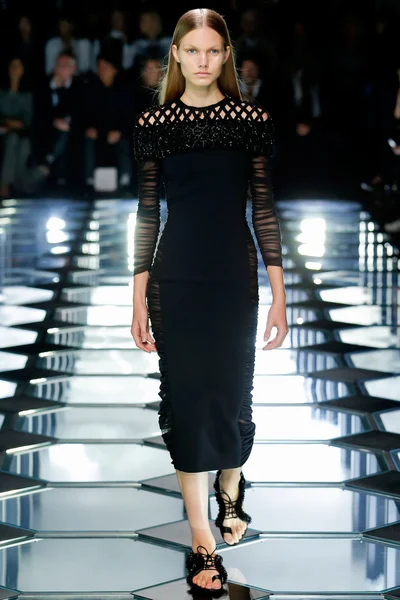 Look 32